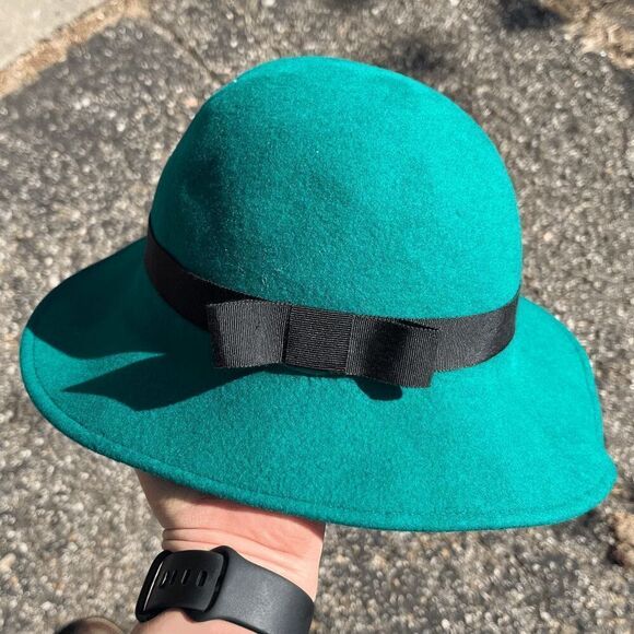 Vintage 1950s Geo. W. Bollman Green Wool Felt Doeskin Cloche Hat Black Bow Detai - Picture 7 of 8